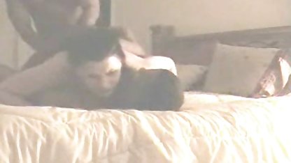 Tio hurgando en lencería y videos de rubias anales con los dedos sobre su vecino del bragas