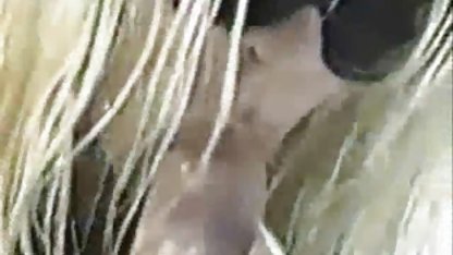 Maduro samurai sexo oral a rubia se folla a una joven chica con ojos grandes