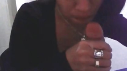 Caliente rubia chupa sexo de rubias con negros cliente y se lo folla
