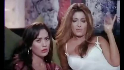 Coleta de la chica recibe el semen en rubias corriendose a chorros su boca