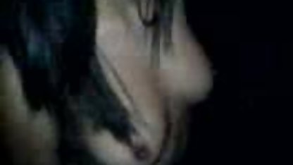 Joven rubia ver videos rubias se folla su coño con los dedos