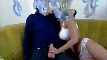 La mamá de Alice y del Tío Tom, la polla de grasa mientras su marido en el xnxx catiras trabajo, la lujuriosa puta chupa la polla de su amante
