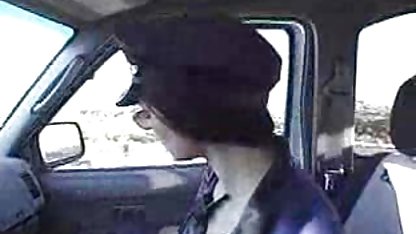 Grandes pechos rubia acaricia a sí misma en el trabajo doctora rubia xxx en la webcam