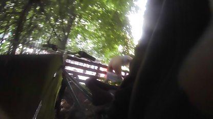 Tetona en un vestido rojo acaricia su coño rubias19gratis
