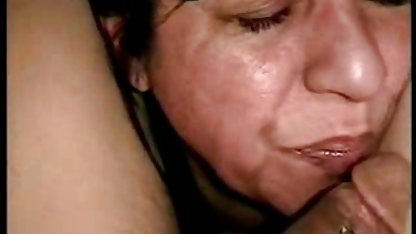 Una sexy morena se ha puesto un nylon mono y acaricia su hermoso uniformes para su señor, que está sentado en el sofá de la digitación en ella. Luego, él pone la perra en la mesa, le lame el coño y casi videos de rubias 19 xxx se la folla en todas las grietas, el macho es especialmente bueno cuando se