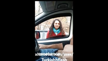 Una sensual puta se da a los tres chicos que se turnan para follar a una fractura en el orificio anal. La señora tiene un placer inolvidable de primer anal rubia un grupo bang