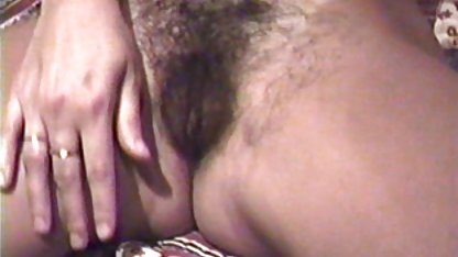 Esta pareja tiene algo para presumir el uno al otro. El tipo tiene una polla grande y él está listo para insertar él en su entrepierna. Y la chica de tetas grandes que familiarizarse con la caricia de un amante ardiente videos rubias 69