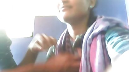 Hombre guapo con una polla enorme se folla a machas xxx una lujuriosa mujer negra rubia
