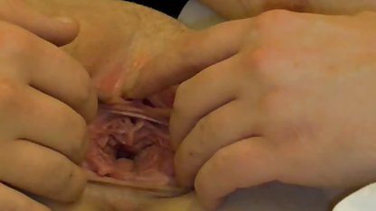 Chico joven se folla a una madura tetona virgen y se corre en sus la rubia culona piernas