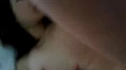 ¿Quieres probar un verdadero miembro adulto de xxx rubias colegialas la maestra? Entonces mira cómo esta belleza hace, ella es una estudiante con experiencia y folla con el profesor de derecho en el escritorio