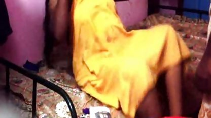 Butt plug en el culo de una hermosa rubias con lentes xxx y lujuriosa puta