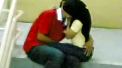 El abuelo mira xxx rubias colombianas a una chica joven y quiere joder