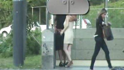 La rubia hizo rubias brasileñas xxx que el macho lamer su ano y follar su coño mojado