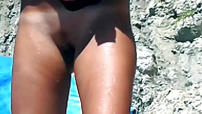 Pelirroja Sexy chica con un culo redondo masturba el rubias maduras desnudas coño